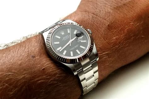 how tight should a watch fit|how loose to wear watch.